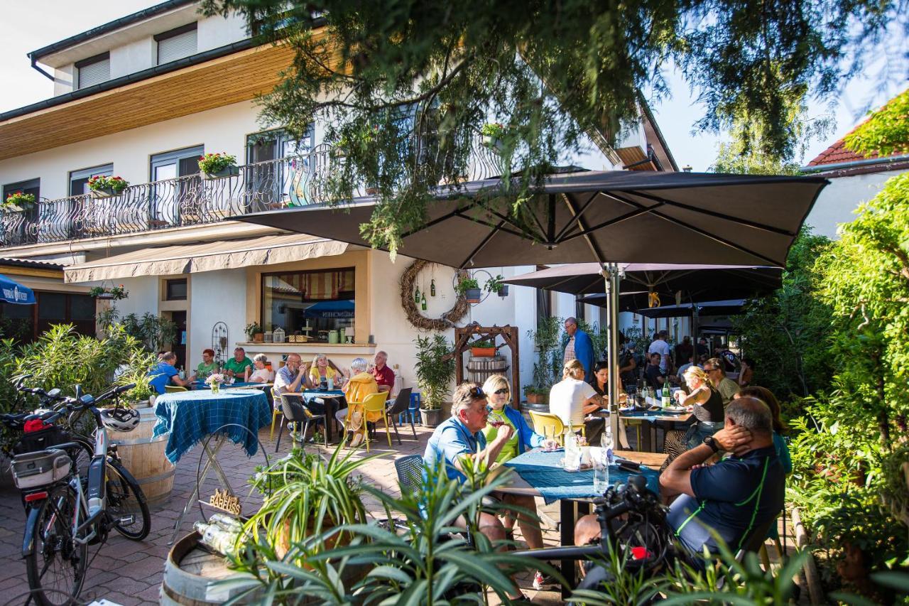 Pension Julia & Haus Elisabeth - Wallner'S Hofheuriger & Weinhof Mörbisch am See Eksteriør bilde