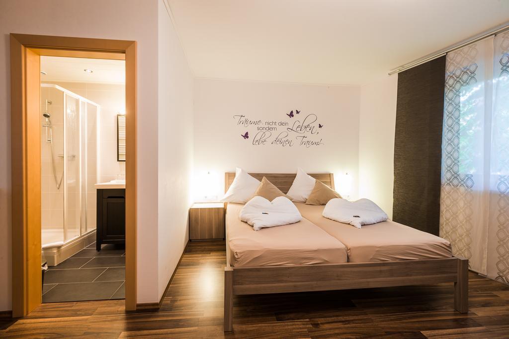 Pension Julia & Haus Elisabeth - Wallner'S Hofheuriger & Weinhof Mörbisch am See Eksteriør bilde