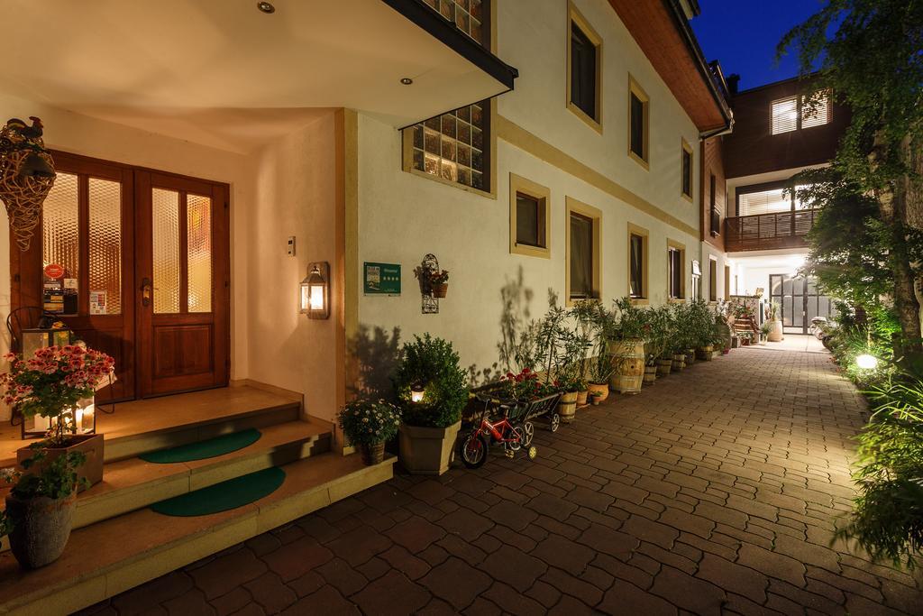 Pension Julia & Haus Elisabeth - Wallner'S Hofheuriger & Weinhof Mörbisch am See Eksteriør bilde