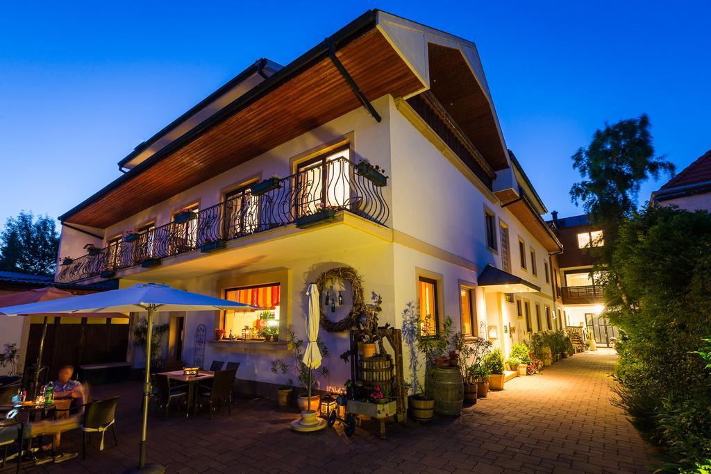 Pension Julia & Haus Elisabeth - Wallner'S Hofheuriger & Weinhof Mörbisch am See Eksteriør bilde