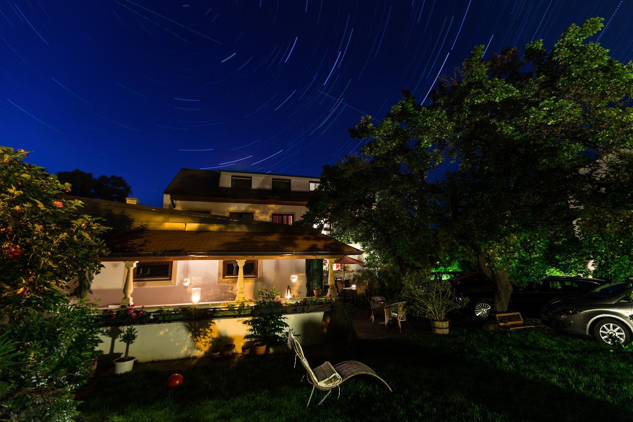 Pension Julia & Haus Elisabeth - Wallner'S Hofheuriger & Weinhof Mörbisch am See Eksteriør bilde